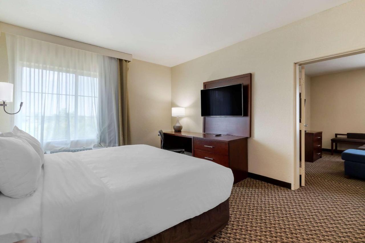 Comfort Inn & Suites Near Six Flags & Medical Center San Antonio Zewnętrze zdjęcie