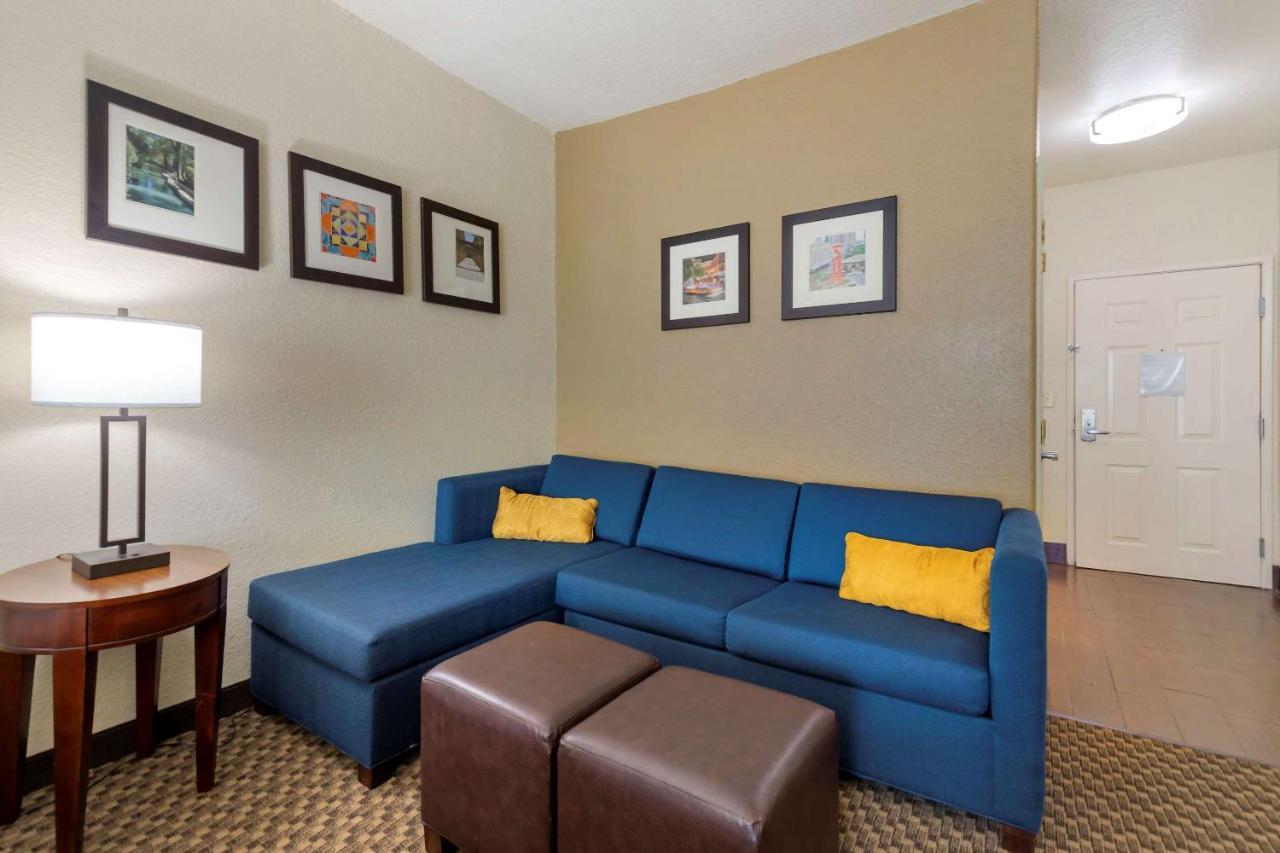 Comfort Inn & Suites Near Six Flags & Medical Center San Antonio Zewnętrze zdjęcie