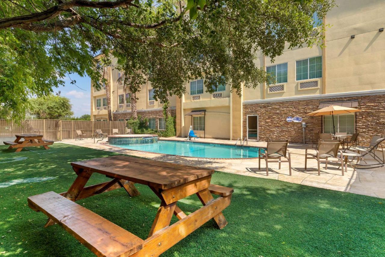 Comfort Inn & Suites Near Six Flags & Medical Center San Antonio Zewnętrze zdjęcie