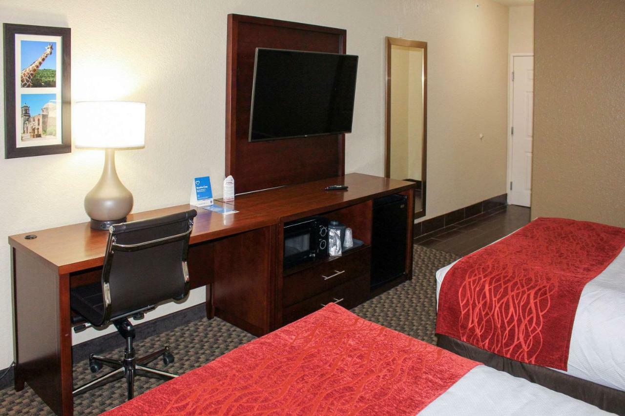 Comfort Inn & Suites Near Six Flags & Medical Center San Antonio Zewnętrze zdjęcie