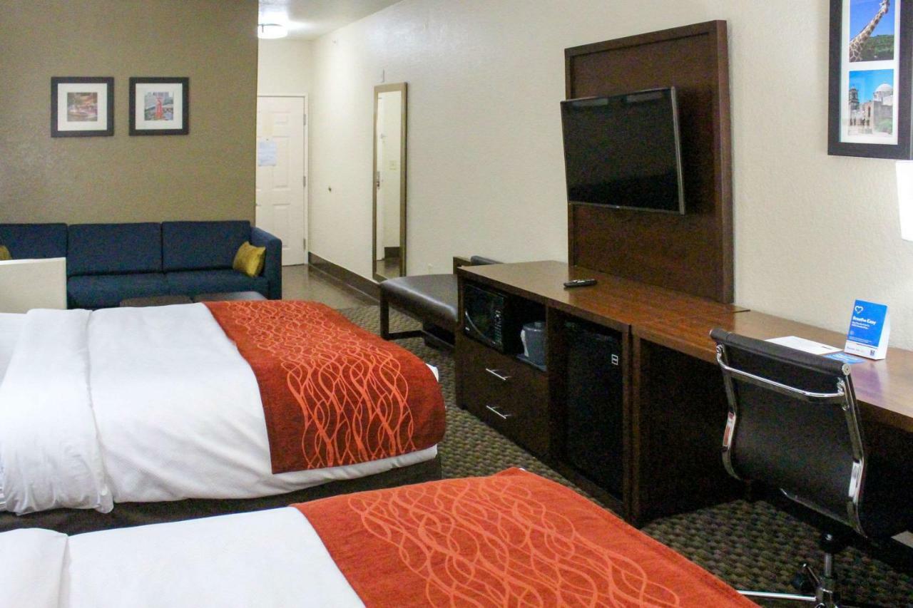 Comfort Inn & Suites Near Six Flags & Medical Center San Antonio Zewnętrze zdjęcie